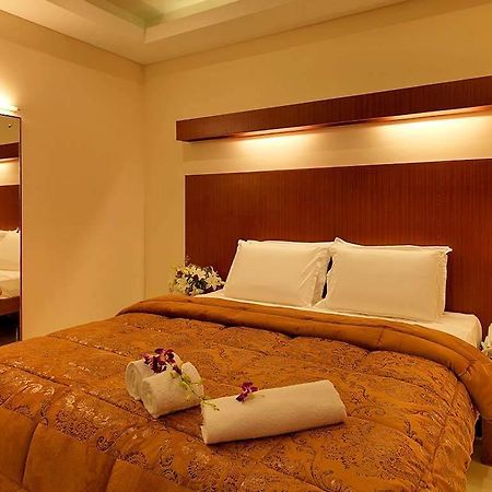Dhanunjayas Luxury Hotel Hosūr Dış mekan fotoğraf