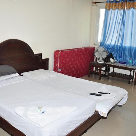 Dhanunjayas Luxury Hotel Hosūr Dış mekan fotoğraf