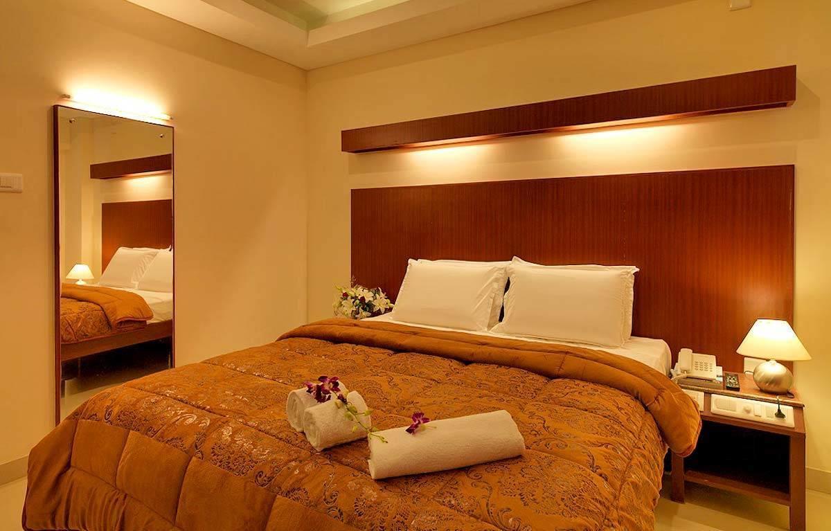 Dhanunjayas Luxury Hotel Hosūr Dış mekan fotoğraf
