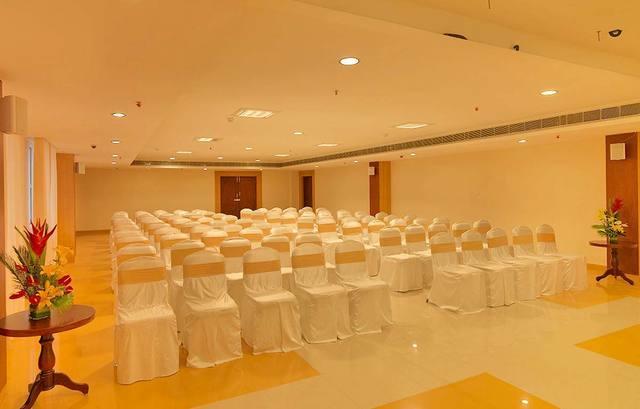Dhanunjayas Luxury Hotel Hosūr Dış mekan fotoğraf