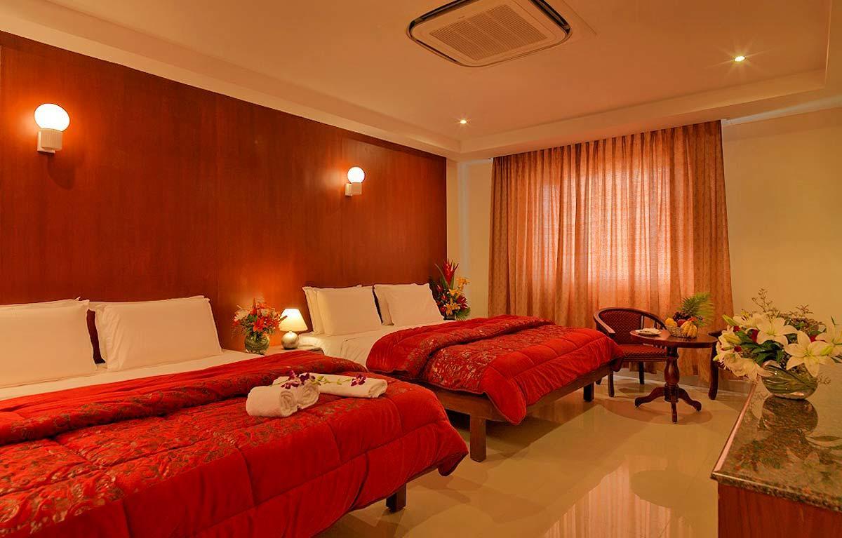 Dhanunjayas Luxury Hotel Hosūr Dış mekan fotoğraf