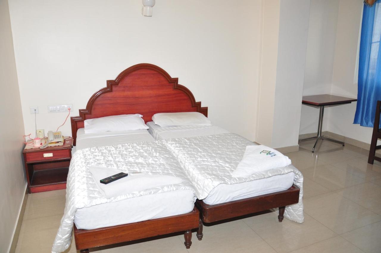 Dhanunjayas Luxury Hotel Hosūr Dış mekan fotoğraf