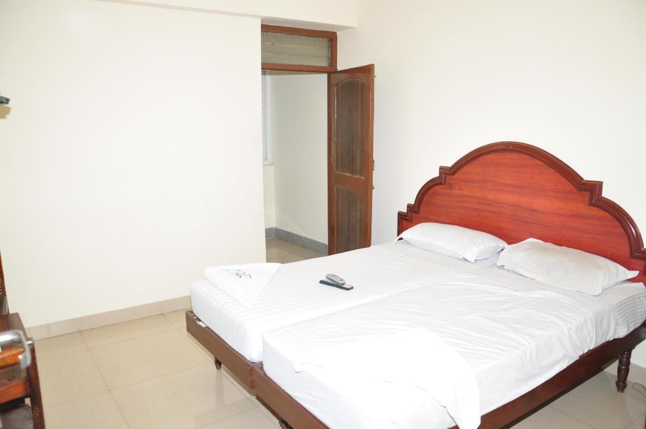 Dhanunjayas Luxury Hotel Hosūr Dış mekan fotoğraf
